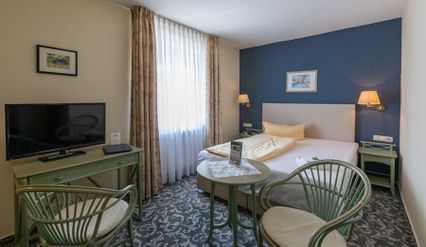 Zimmer , Fernseher , Hotel-Restaurant Am Wariner See
